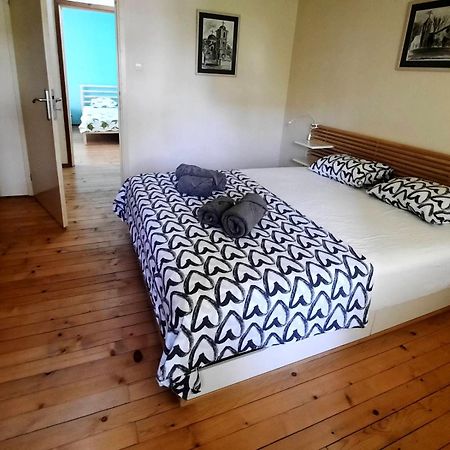 Spacious 3 Bedroom Apartment, Close To Metro Station Sofia Bagian luar foto