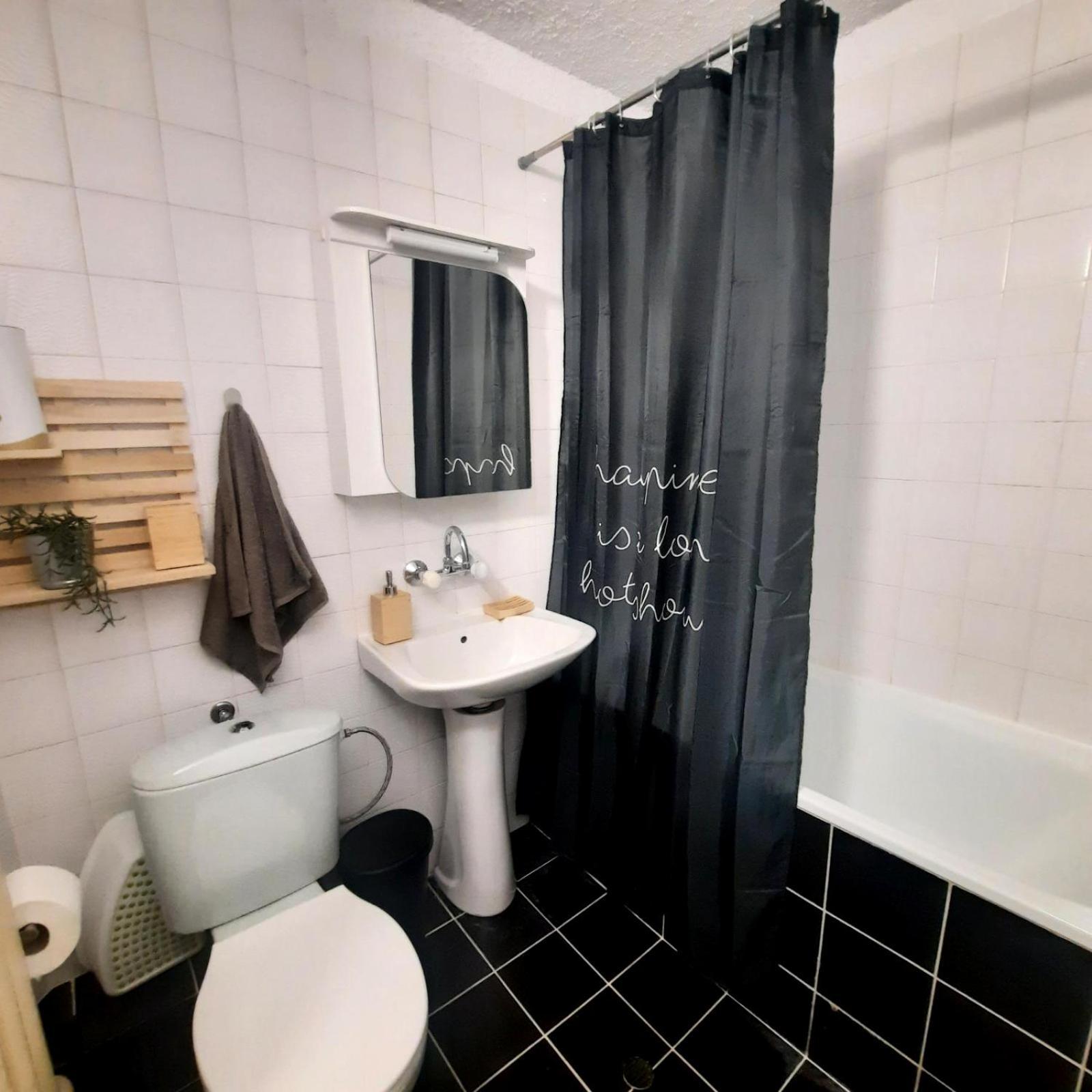 Spacious 3 Bedroom Apartment, Close To Metro Station Sofia Bagian luar foto