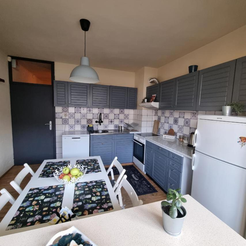 Spacious 3 Bedroom Apartment, Close To Metro Station Sofia Bagian luar foto
