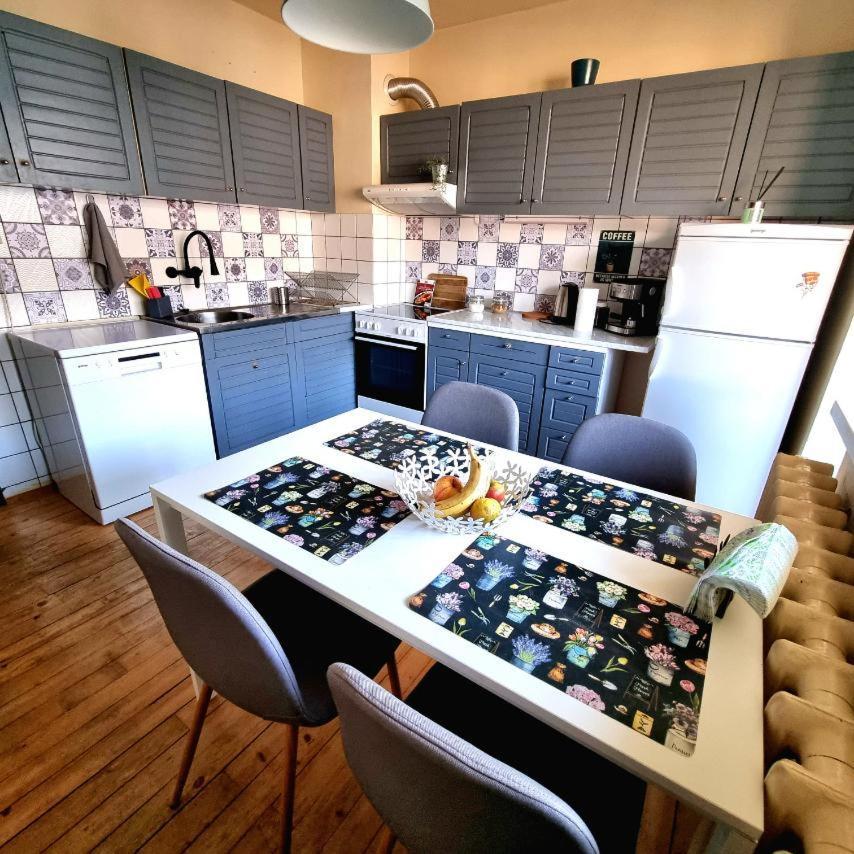 Spacious 3 Bedroom Apartment, Close To Metro Station Sofia Bagian luar foto